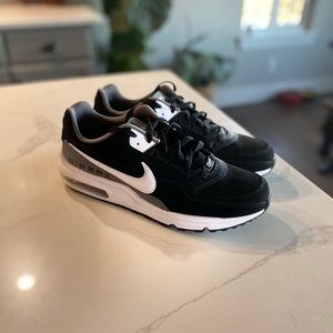 Nike Ltd Leather & Suede Shoes